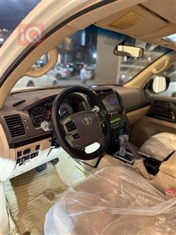 تۆیۆتا لاند کروزەر